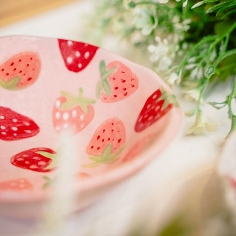 April | Gingham Berry Plate