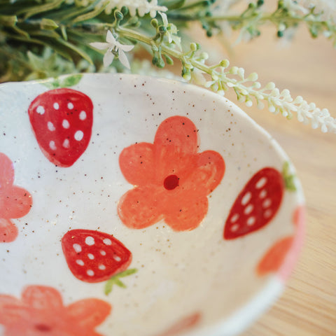 April | Gingham Berry Plate